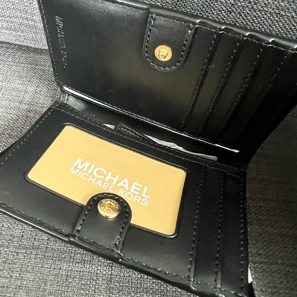 NEW MICHAEL KORS LEATHER MEDIUM SLIM WALLET - Picture 8 of 12
